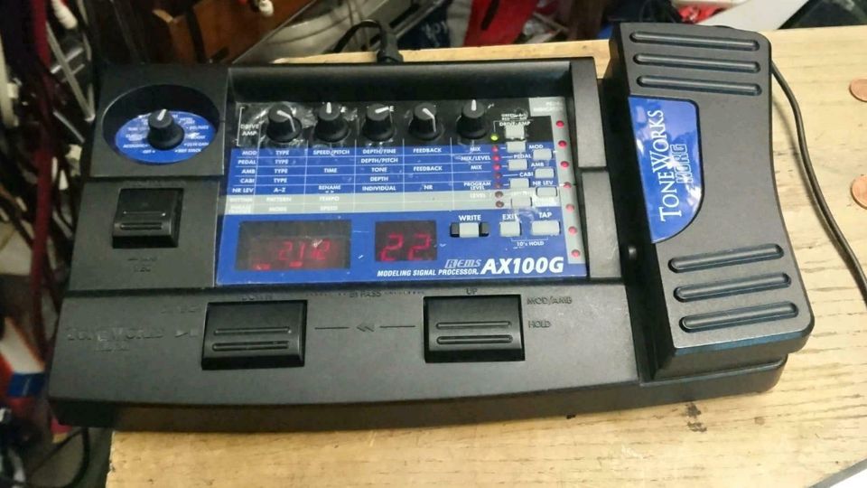 KORG AX100G, Effekt-Gerät mit Universal-Adapter, guter Zustand!