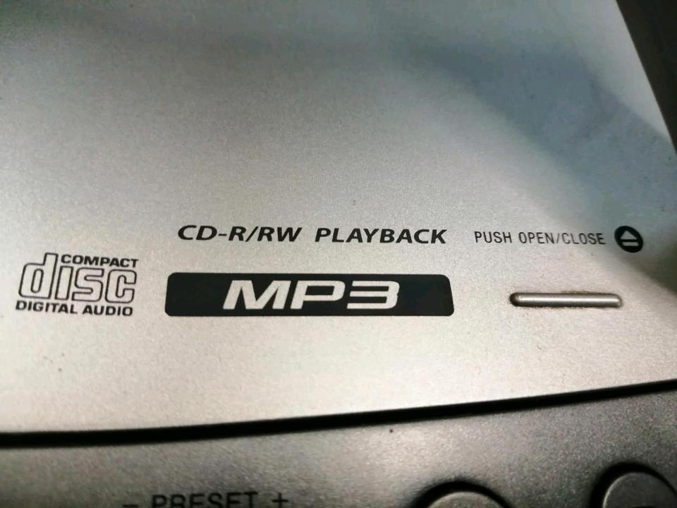 SONY CFD-F17CP, Radio-Cassetten-Recorder mit CD!!