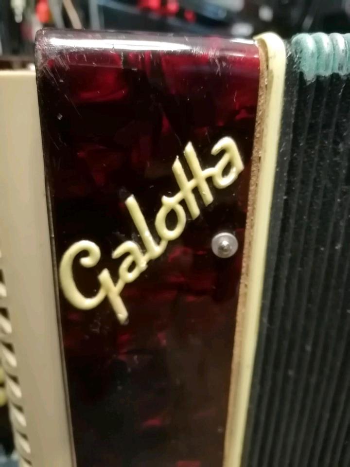GALOTTA, Knopf - Akkordeon!!