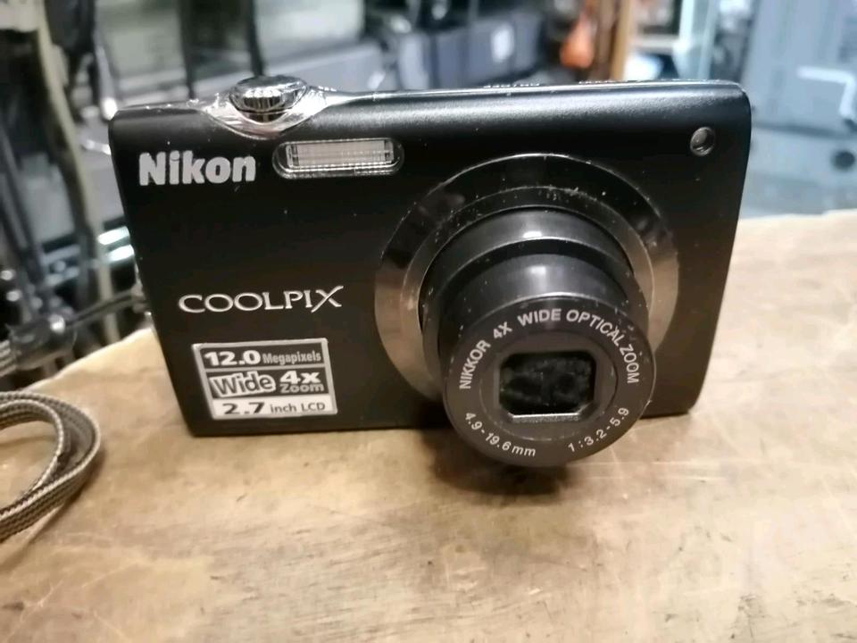 NIKON COOLPIX S3000, Digital-Kamera mit Zubehör!!!