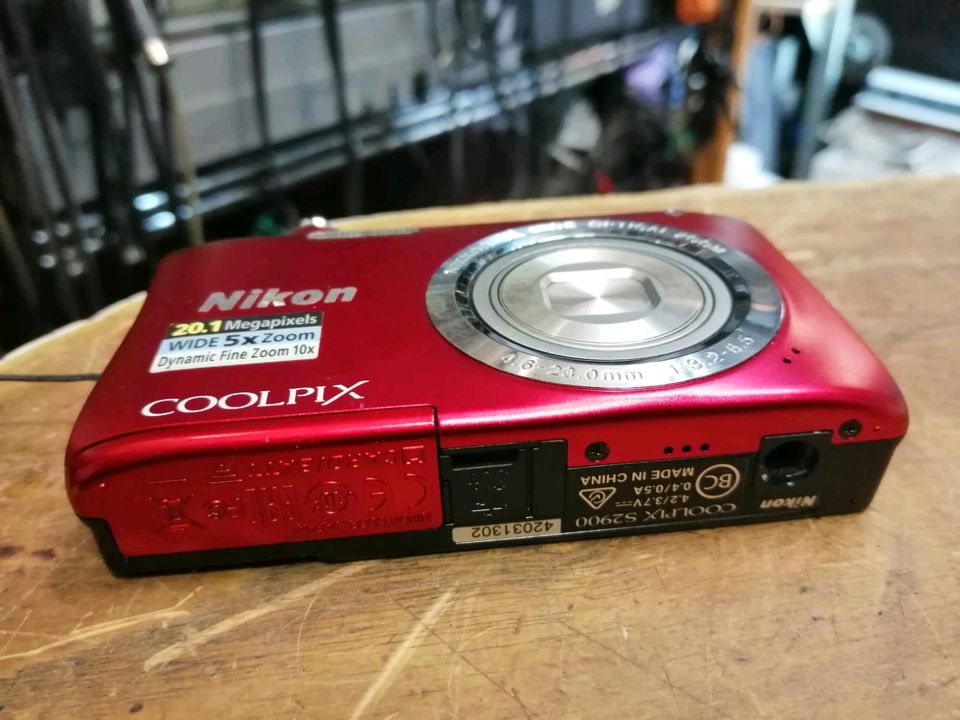 NIKON COOLPIX S2900, Digital-Kamera mit Zubehör, ROT!!!