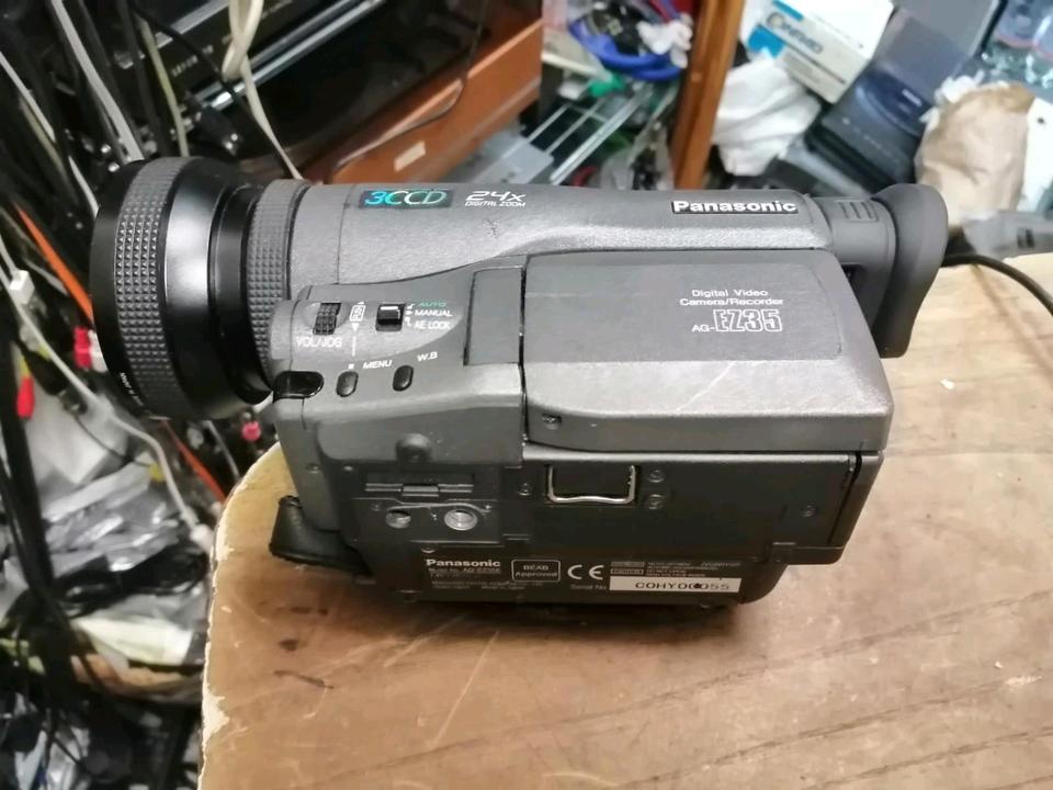 PANASONIC AG-EZ35E MiniDV-Videocamera mit Zubehör!!