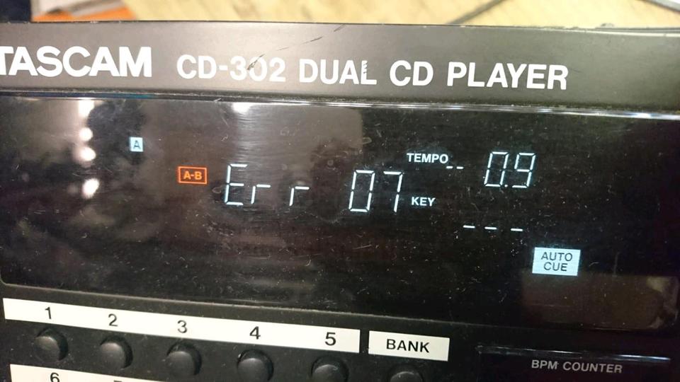 TASCAM CD-302 Dual CD-Player, etwas DEFEKT!!