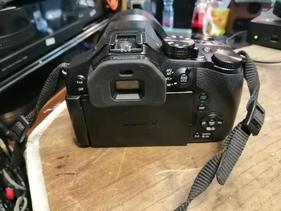 PANASONIC LUMIX DMC-FZ330, Digital-Kamera mit Zubehör!!