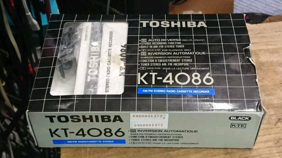 TOSHIBA KT-4086, Stereo Walkman, Mikrofon+OVP, etwas DEFEKT!