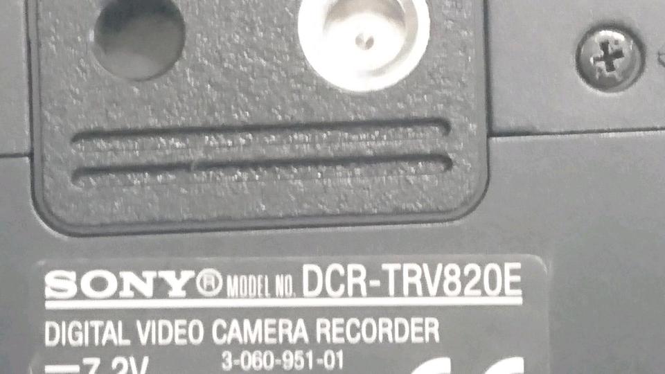 SONY DCR-TRV820E, Videocamera Hi8 und Video 8, mit Zubehör!!