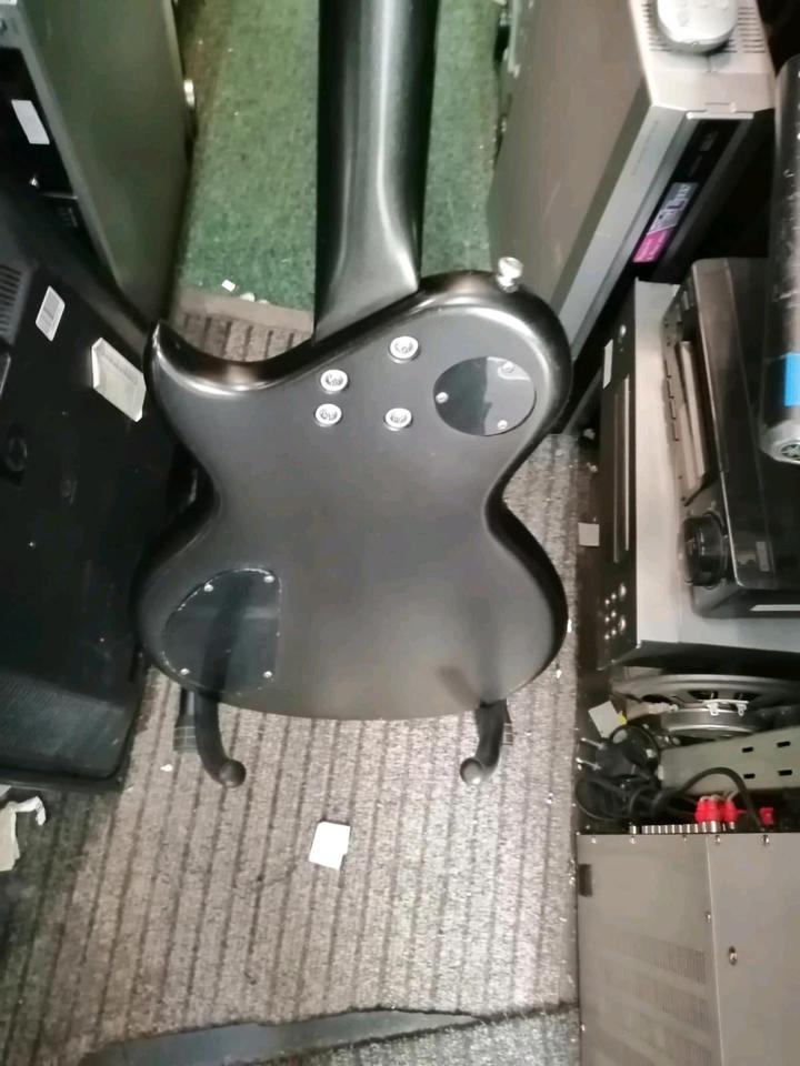 E-Gitarre "ARIA", guter Zustand, 1 Saite fehlt!!