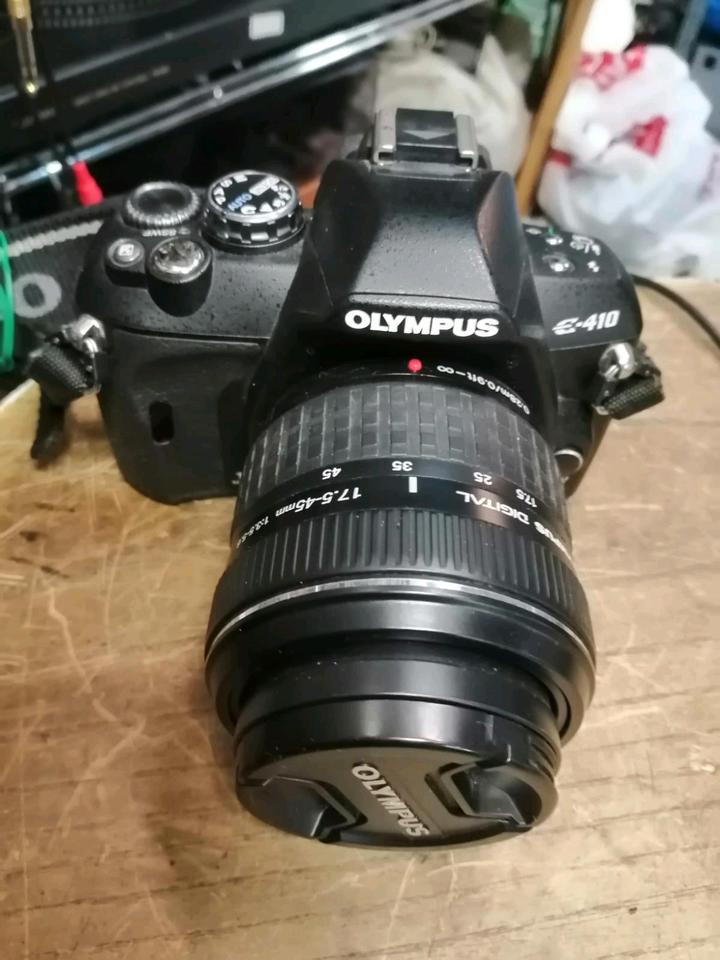OLYMPUS E-410 + OLYMPUS Zuiko Objektiv, mit Zubehör!!!