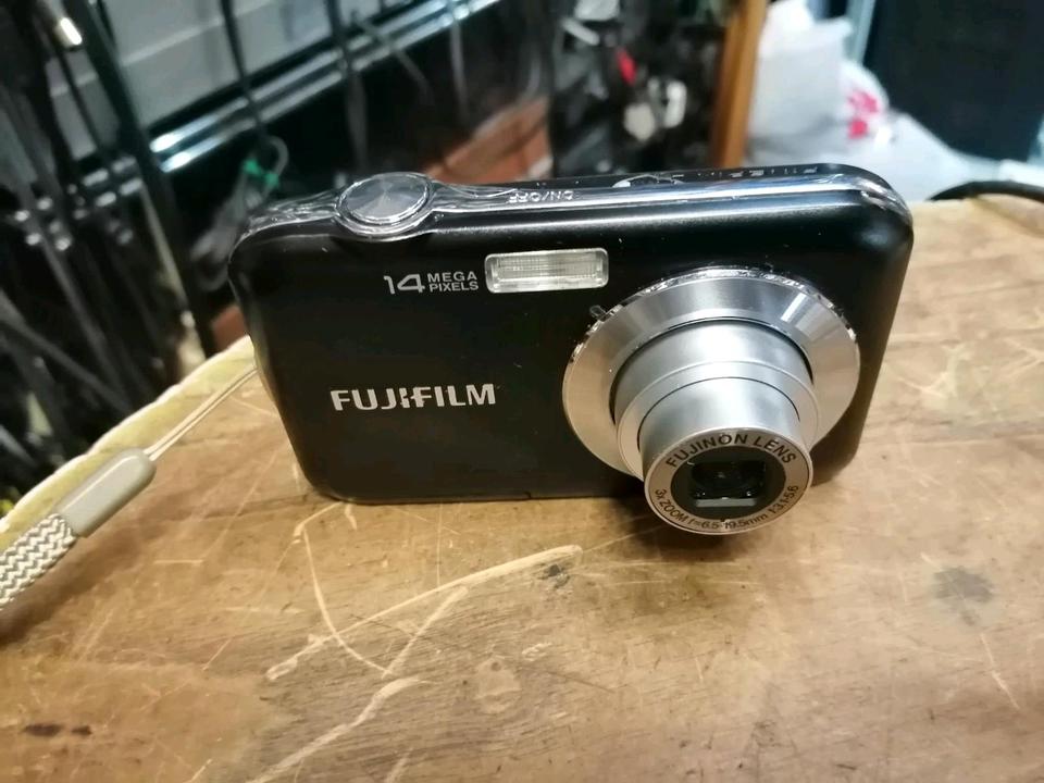 FUJIFILM JV210, Digital-Kamera mit Zubehör!!!