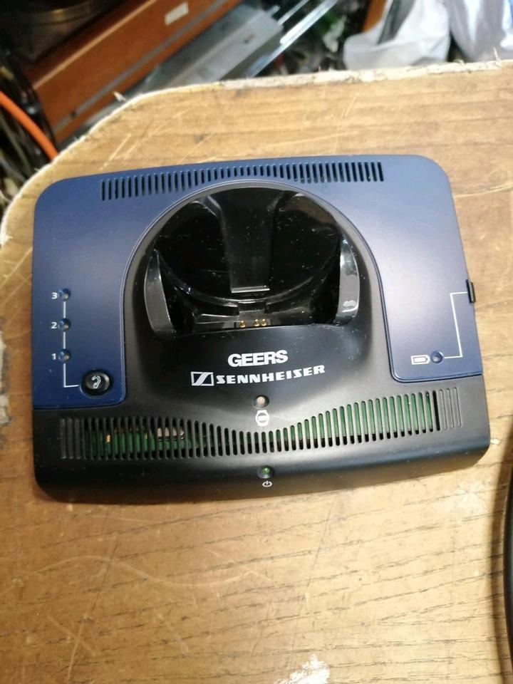 SENNHEISER TR843 Funk-Kopfhörer mit Station, Zubehör!!