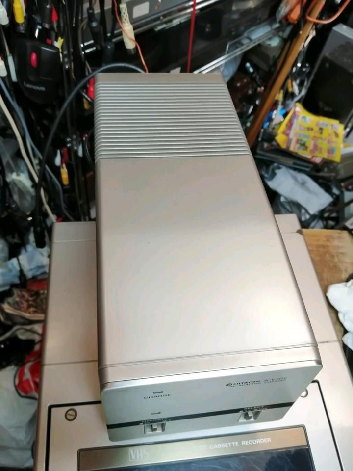 HITACHI VT-7000E Videorecorder, Adapter und Videocamera!!!