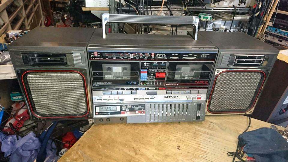 SHARP GF-800Z(D), Doppel-Radiocassetten-Recorder, etwas DEFEKT!