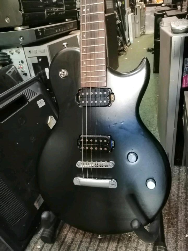 E-Gitarre "ARIA", guter Zustand, 1 Saite fehlt!!