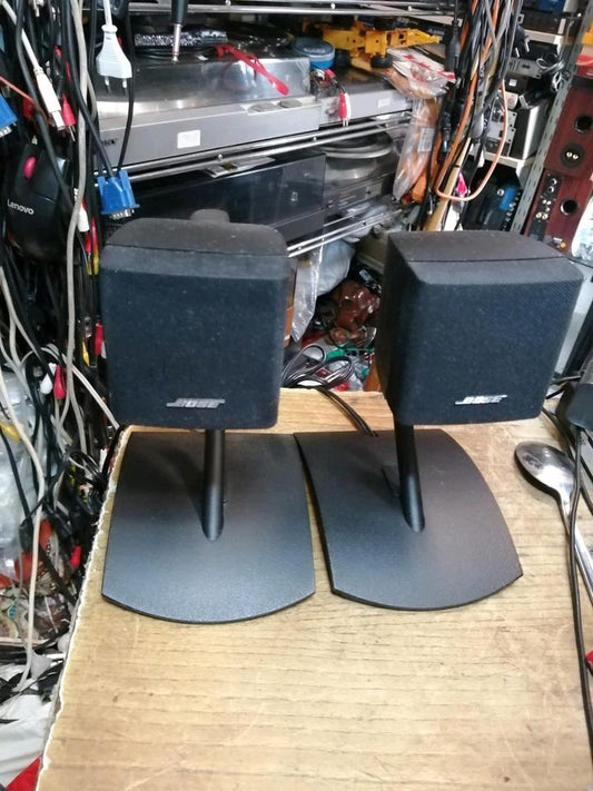 2 BOSE Tischstative UTS-20 + BOSE Boxen Series II, guter Zustand!