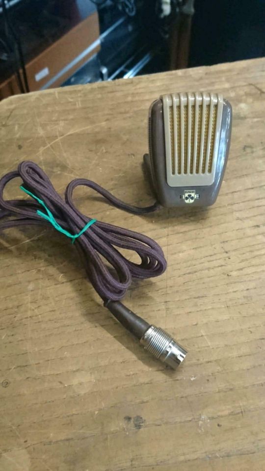 GRUNDIG GDM 10, dynamisches Mikrofon, Kabel mit alten Stecker