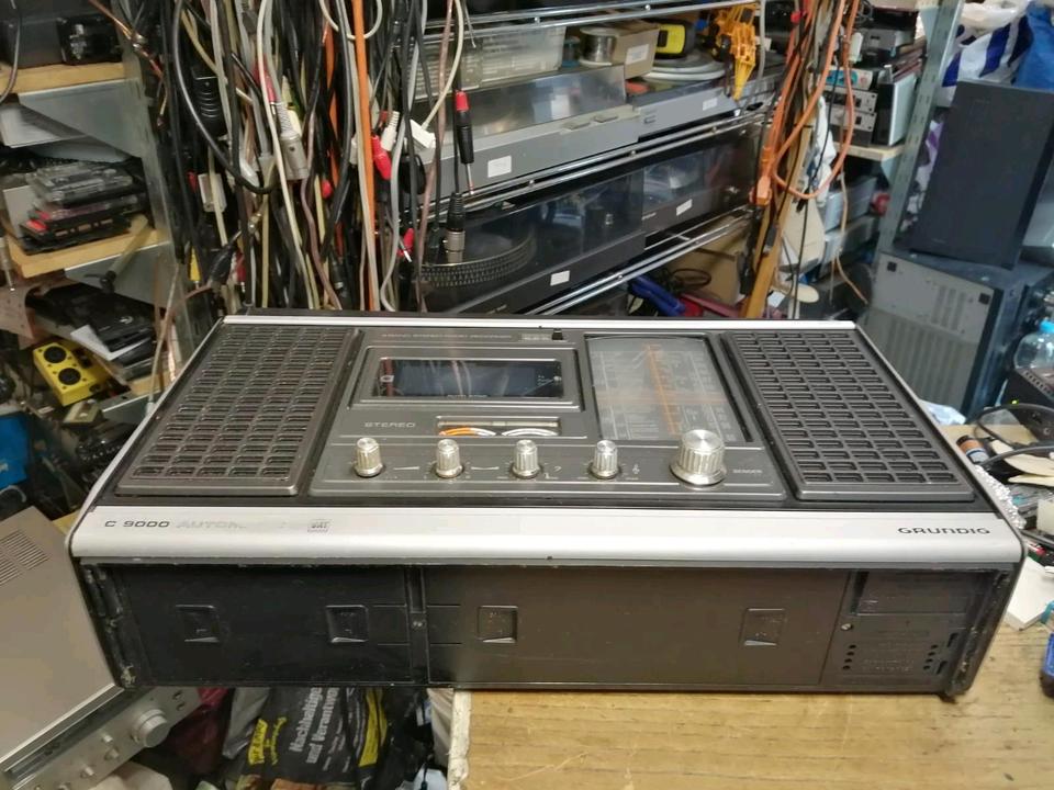 GRUNDIG C9000 AUTOMATIC, Radio-Cassetten-Recorder, etwas DEFEKT!!