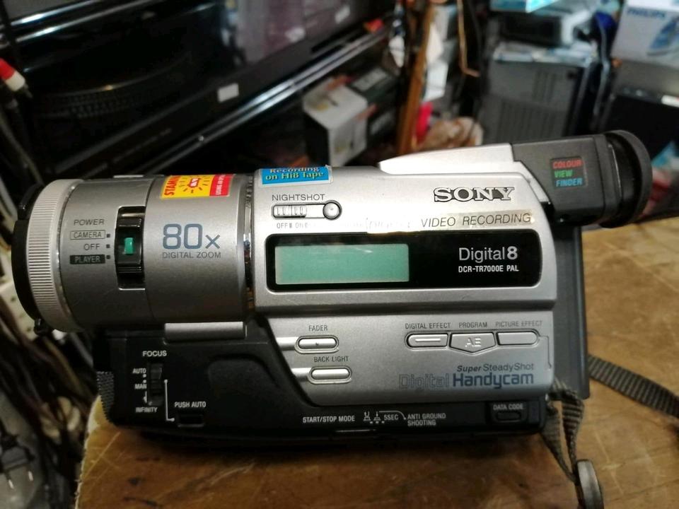 SONY DCR-TR7000E PAL, Videocamera Hi8 und Video 8, mit Zubehör!!