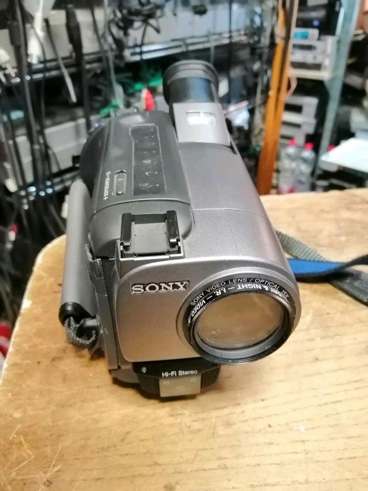 SONY CCD-TR910E Videocamera Hi8 +Video 8, Zubehör, etwas DEFEKT!!