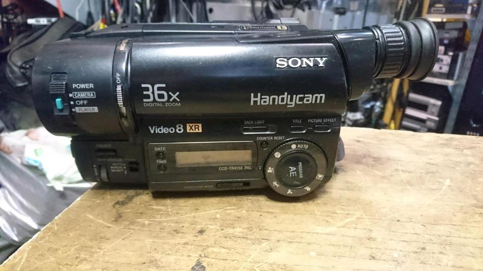 SONY CCD-TR415E, Videocamera Hi8 und Video 8, mit Zubehör!!!