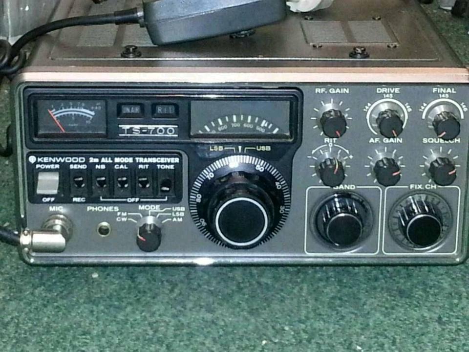 KENWOOD TS-700; VHF/2m Allmode-Transceiver mit Mikrofon