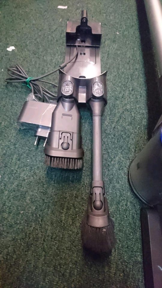 DYSON SV03, Akku-Staubsauger mit Zubehör!