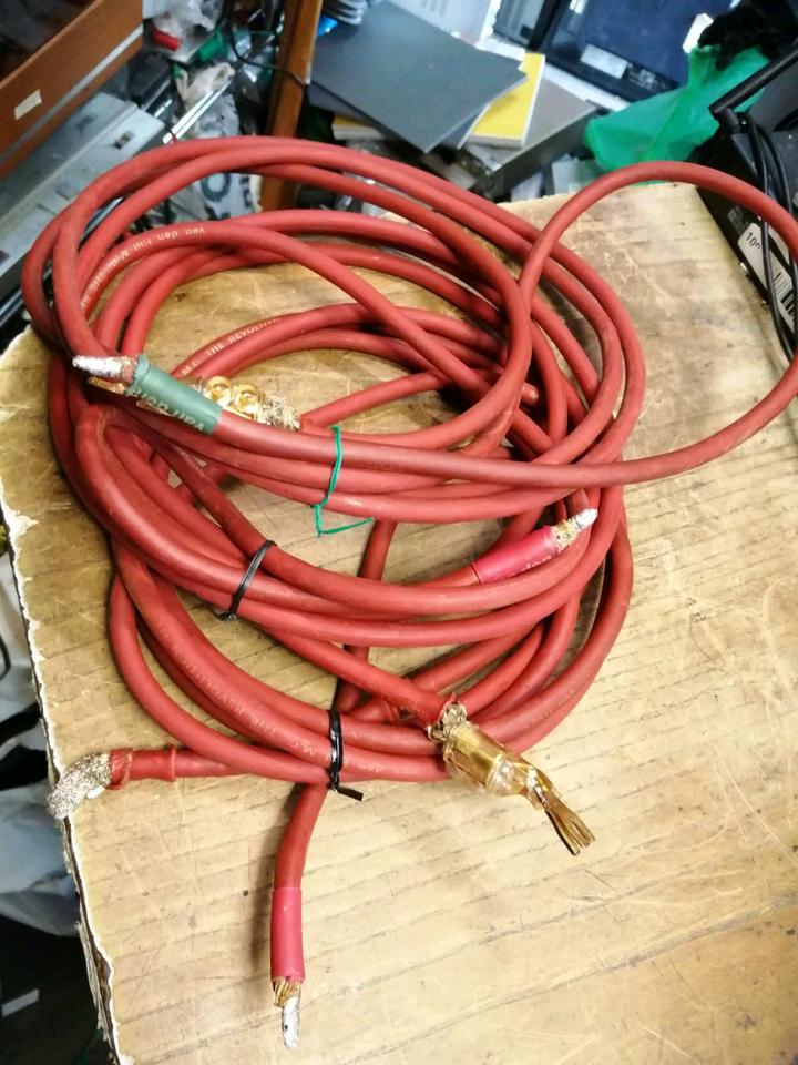 Anzeige3 Kabel VAN den HUI m.c. the revolution Hybrid Halogen free
