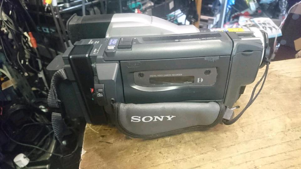 SONY DCR-TRV820E, Videocamera Hi8 und Video 8, mit Zubehör!!