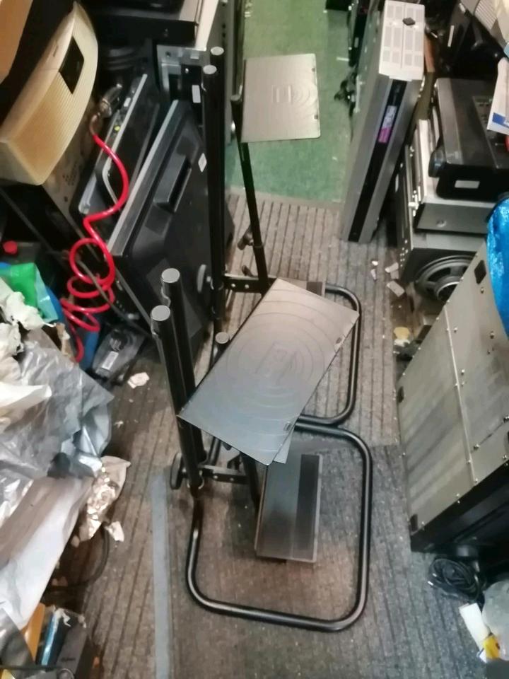 2 MAJA Boxen-Ständer, guter Zustand!!