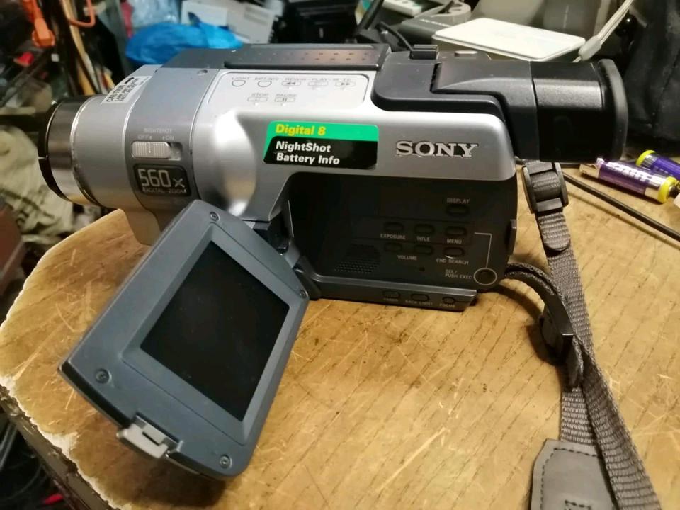 SONY DCR-TRV 145E Digital 8, Videocamera mit Zubehör!!