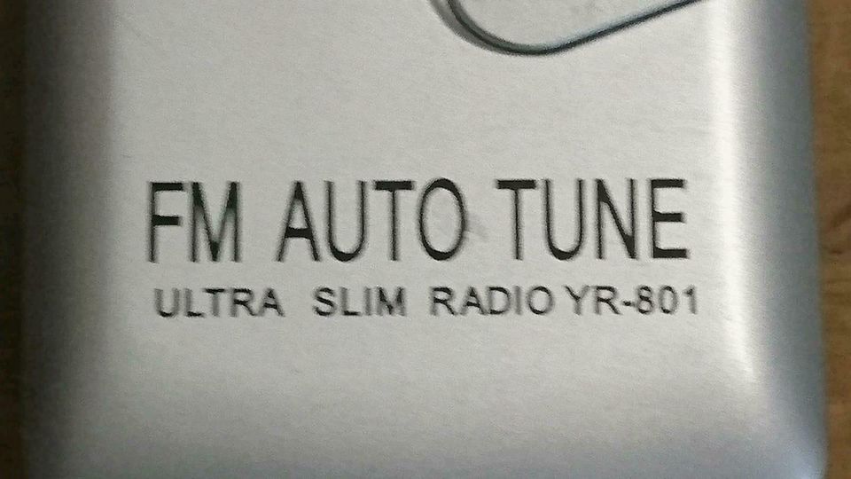 ULTRA SLIM RADIO YR-801, FM Auto Tune, Walkman/Radio