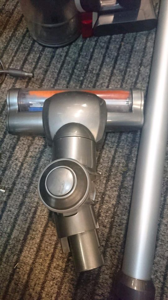 DYSON DC45, Akku-Staubsauger mit Zubehör!!