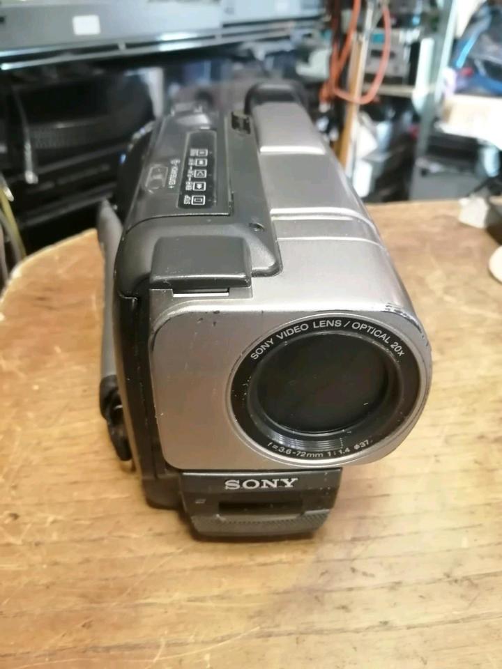 SONY CCD-TRV48E, Handycam Hi8 und Video 8 geeignet, mit Zubehör!!