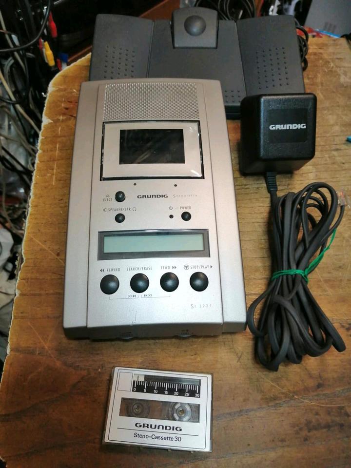 GRUNDIG Stenorette St3221, Wiedergabegerät mit Zubehör!!!