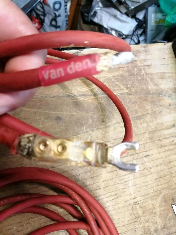 Anzeige3 Kabel VAN den HUI m.c. the revolution Hybrid Halogen free