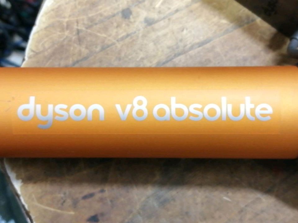 DYSON V8 absolute, Akku-Staubsauger mit Zubehör!!