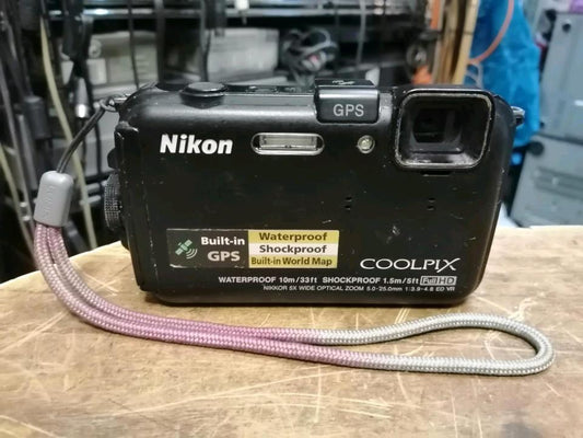 NIKON COOLPIX AW100, Digital-Kamera mit Zubehör!!