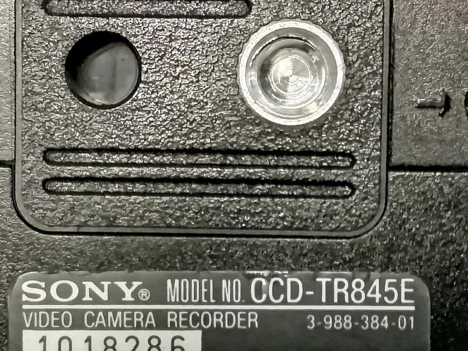 SONY CCD-TR845E, Videocamera Hi8 und Video 8 + Zubehör!!!