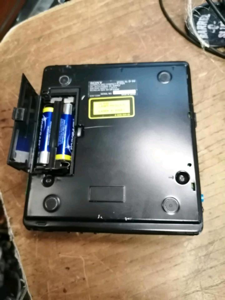SONY D-99, Discman/CD-Player, DEFEKT!!