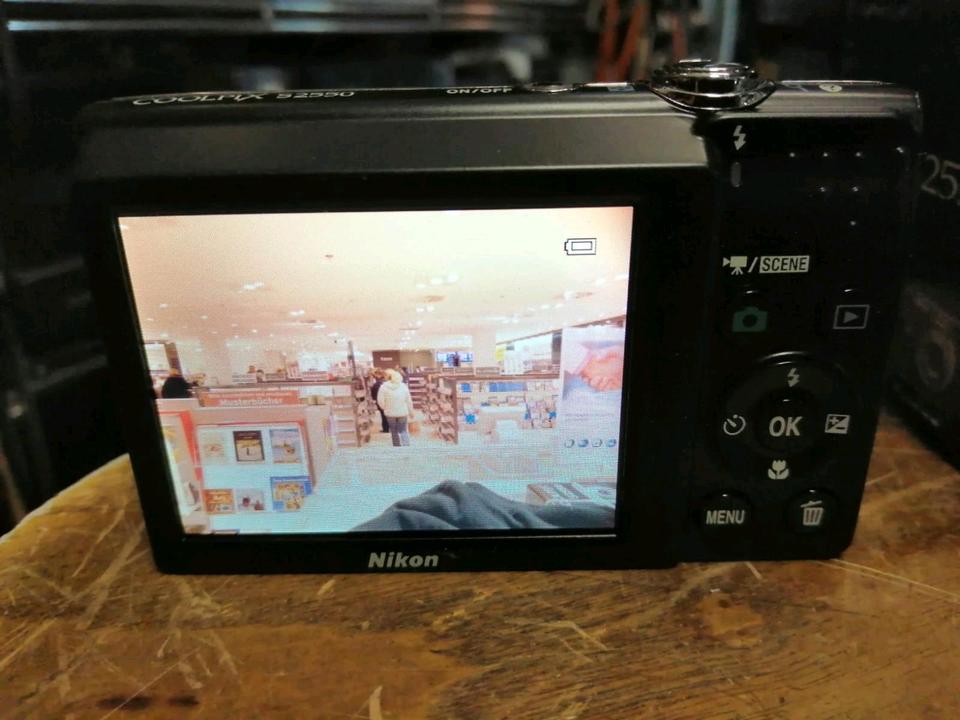 NIKON COOLPIX S2550, Digital-Kamera mit Zubehör!!!
