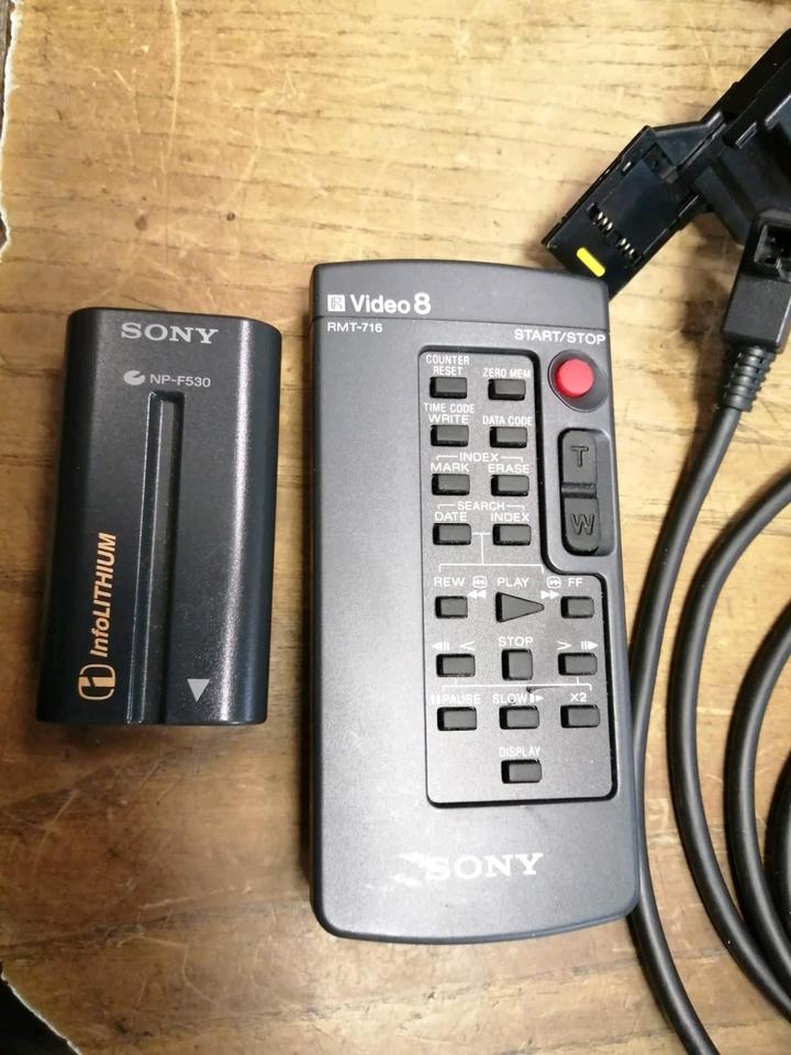 SONY CCD-TRV91E, Videocamera Hi8 +Video8, mit Zubehör!!