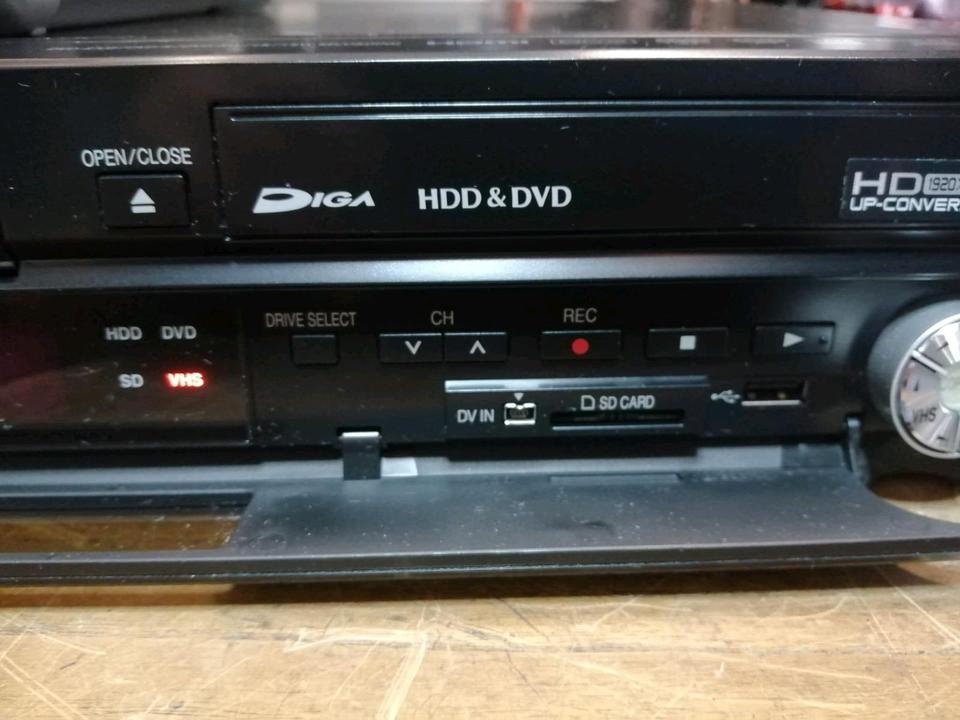 AnzeigePANASONIC DMR-EX98V, DVD-VHS-HDD-Recorder, 250 GB, guter Zustand!