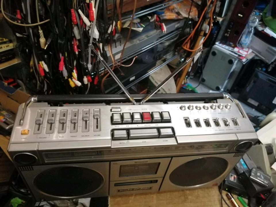 SHARP GF-9090H, Radio-Cassetten-Recorder, etwas DEFEKT!!!