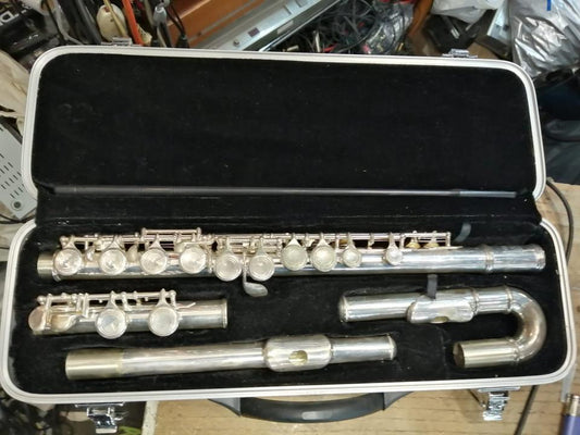 QUERFLÖTE R. S. Reichelt, mit einem Koffer, guter Zustand!!!