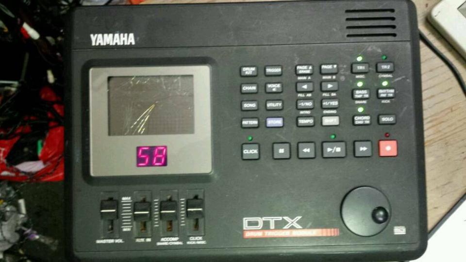 YAMAHA Dtx Version 2.0; Drum Modul, Display defekt!