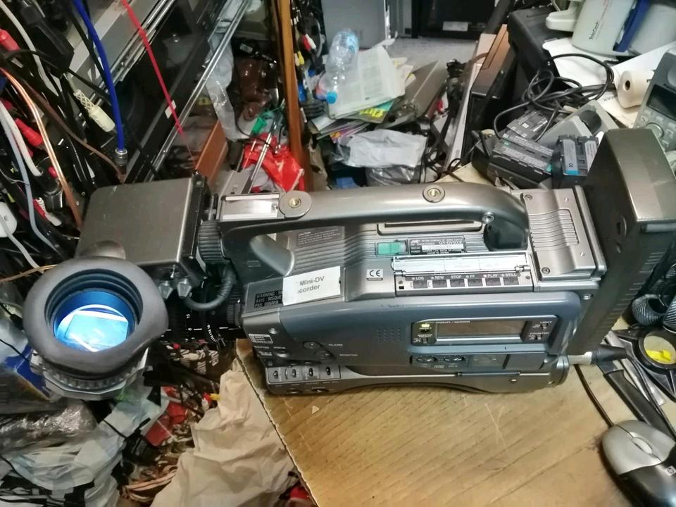 JVC GY-DV500, MiniDV-Videocamera mit einem Adapter!!