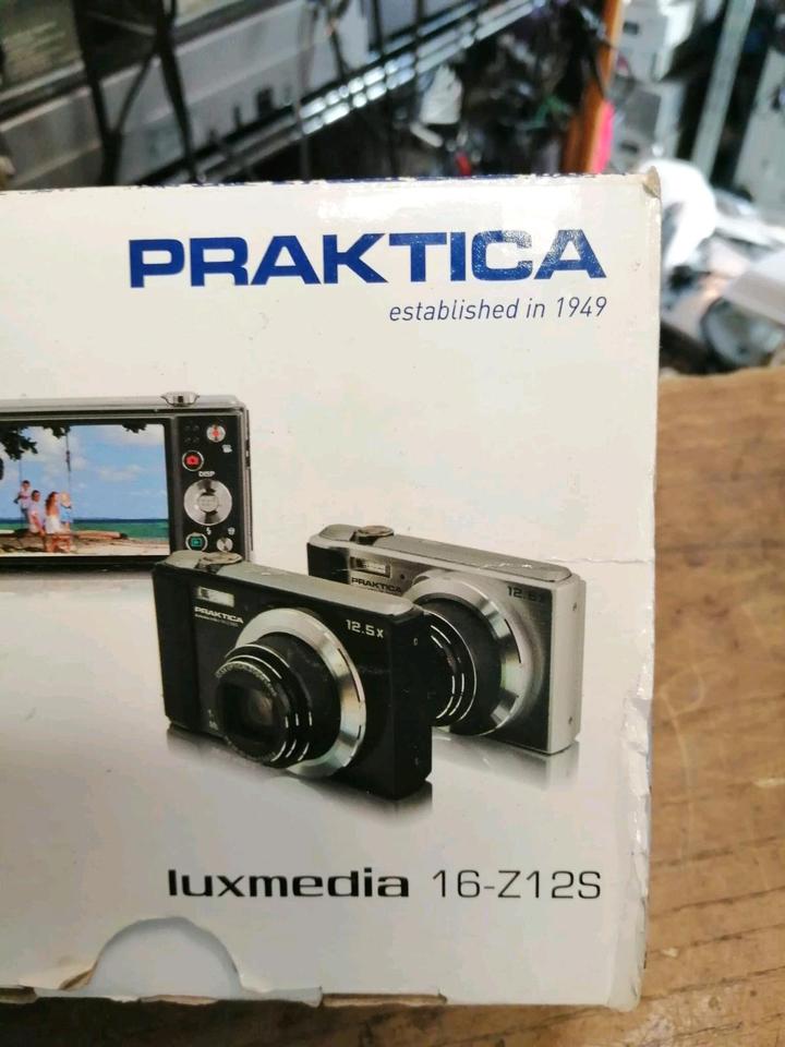 PRAKTICA LUXMEDIA 16-Z12S, Digital-Kamera mit Zubehör!!!