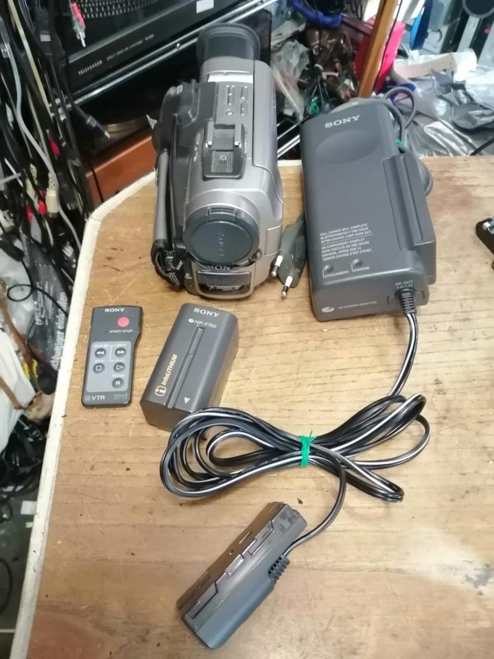 SONY DCR-TRV7E, Digital MiniDV-Videocamera mit Zubehör!!