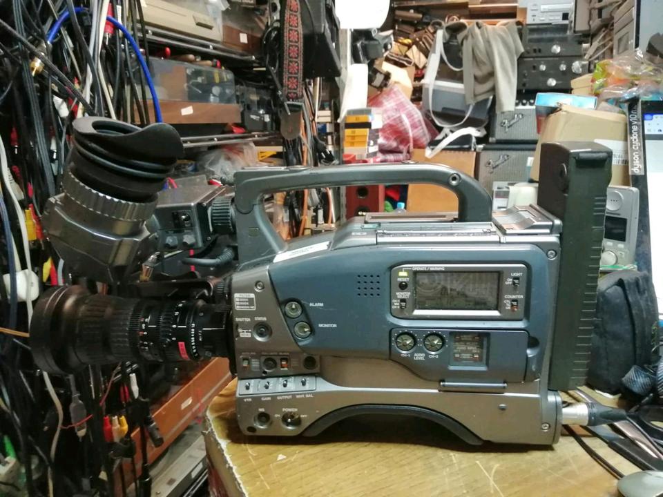 JVC GY-DV500, MiniDV-Videocamera mit einem Adapter!!