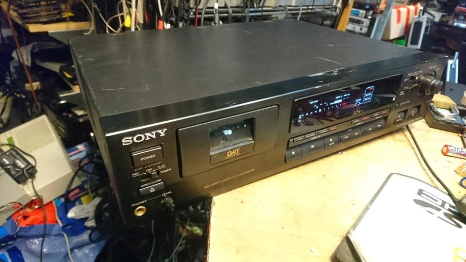 SONY DTC-690, DAT-Recorder, DEFEKT!!