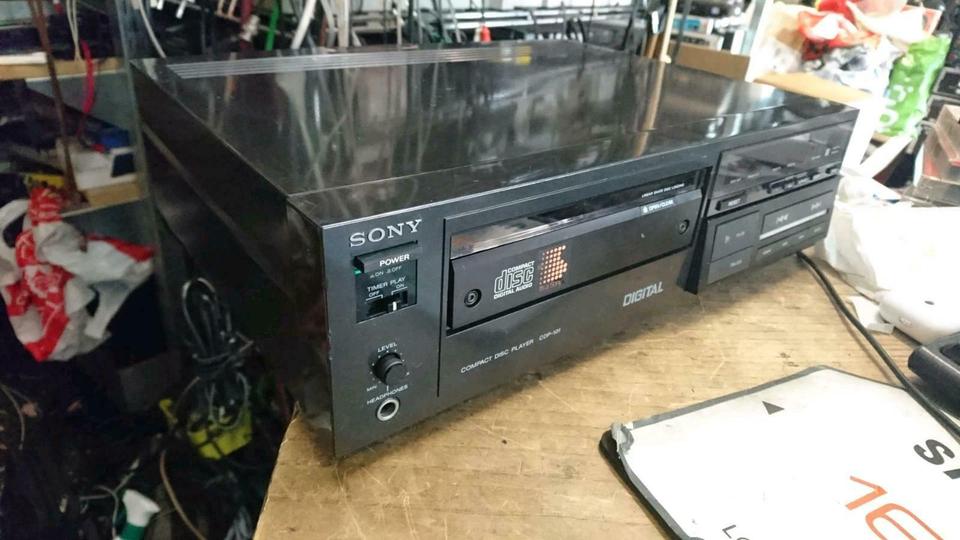 SONY CDP-101, CD-Player OHNE Fernbedienung, etwas DEFEKT!!